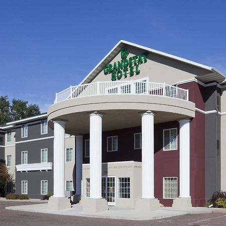 แกรนด์สเตย์ เรซิเดนเชียล สวีท โฮเต็ล - โอแคลร์ Hotel ภายนอก รูปภาพ