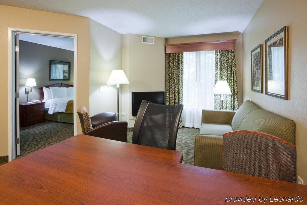 แกรนด์สเตย์ เรซิเดนเชียล สวีท โฮเต็ล - โอแคลร์ Hotel ภายนอก รูปภาพ