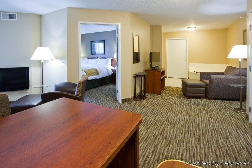 แกรนด์สเตย์ เรซิเดนเชียล สวีท โฮเต็ล - โอแคลร์ Hotel ภายนอก รูปภาพ