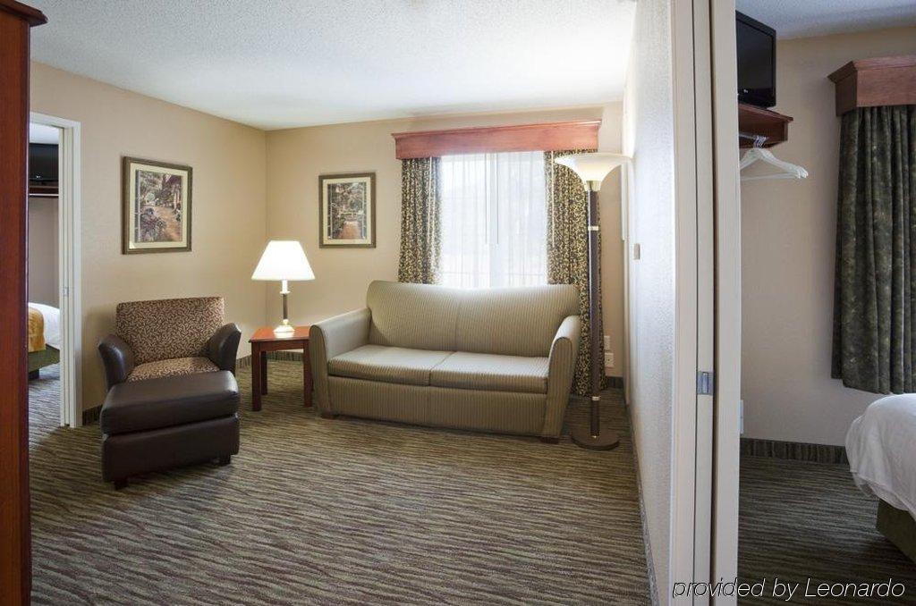 แกรนด์สเตย์ เรซิเดนเชียล สวีท โฮเต็ล - โอแคลร์ Hotel ภายนอก รูปภาพ