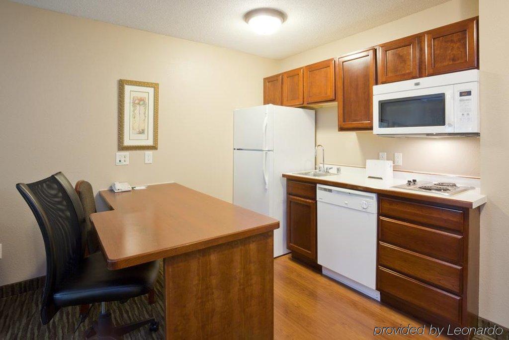 แกรนด์สเตย์ เรซิเดนเชียล สวีท โฮเต็ล - โอแคลร์ Hotel ภายนอก รูปภาพ