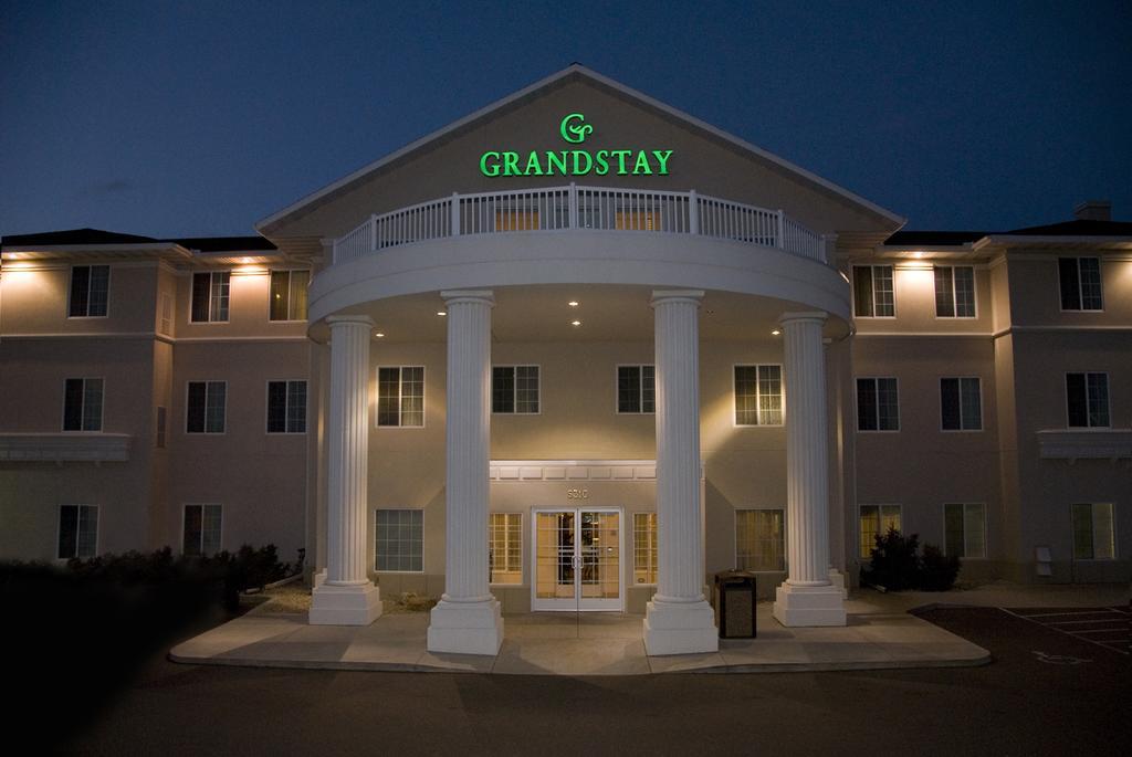 แกรนด์สเตย์ เรซิเดนเชียล สวีท โฮเต็ล - โอแคลร์ Hotel ภายนอก รูปภาพ