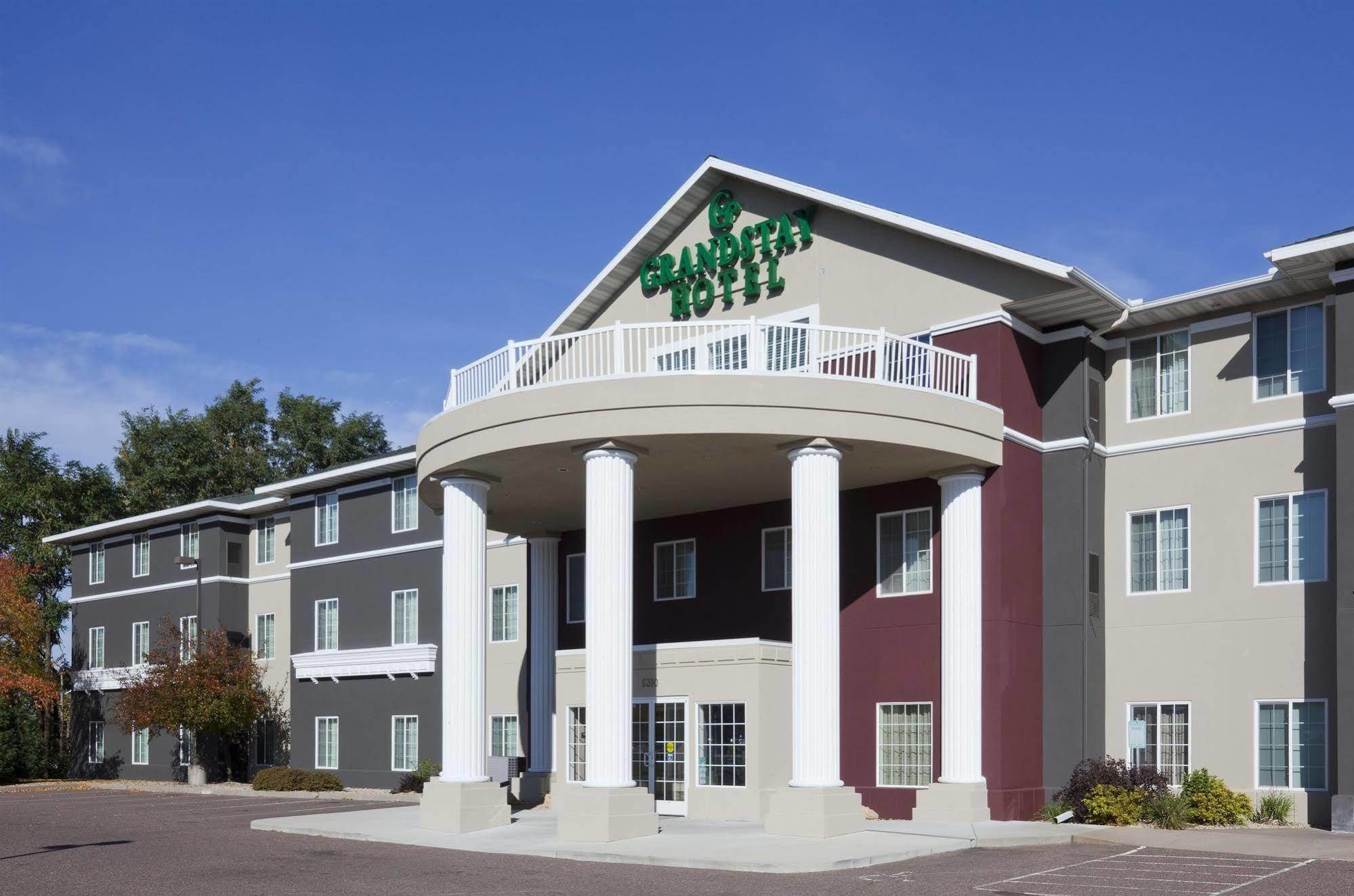 แกรนด์สเตย์ เรซิเดนเชียล สวีท โฮเต็ล - โอแคลร์ Hotel ภายนอก รูปภาพ