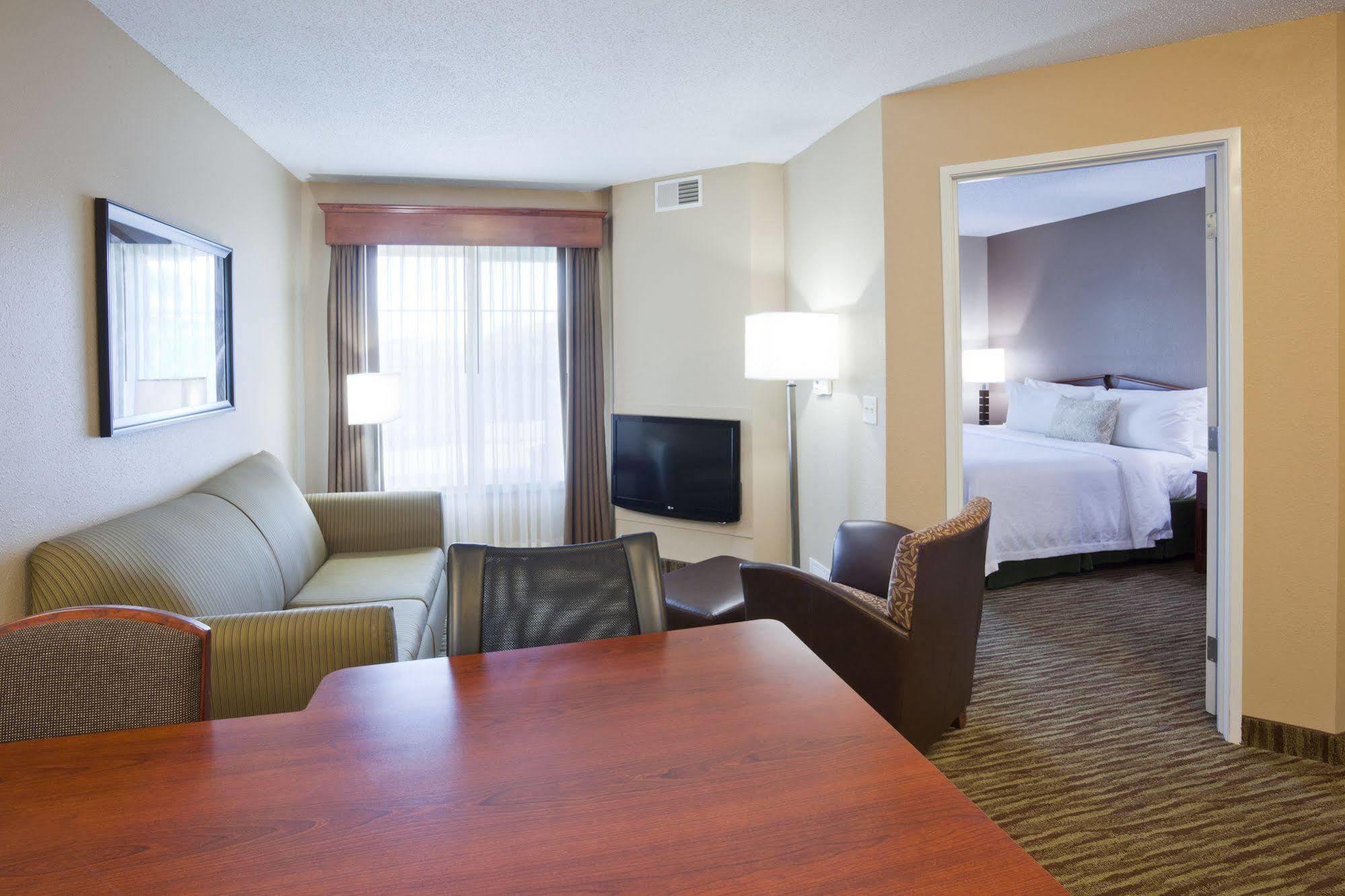 แกรนด์สเตย์ เรซิเดนเชียล สวีท โฮเต็ล - โอแคลร์ Hotel ภายนอก รูปภาพ