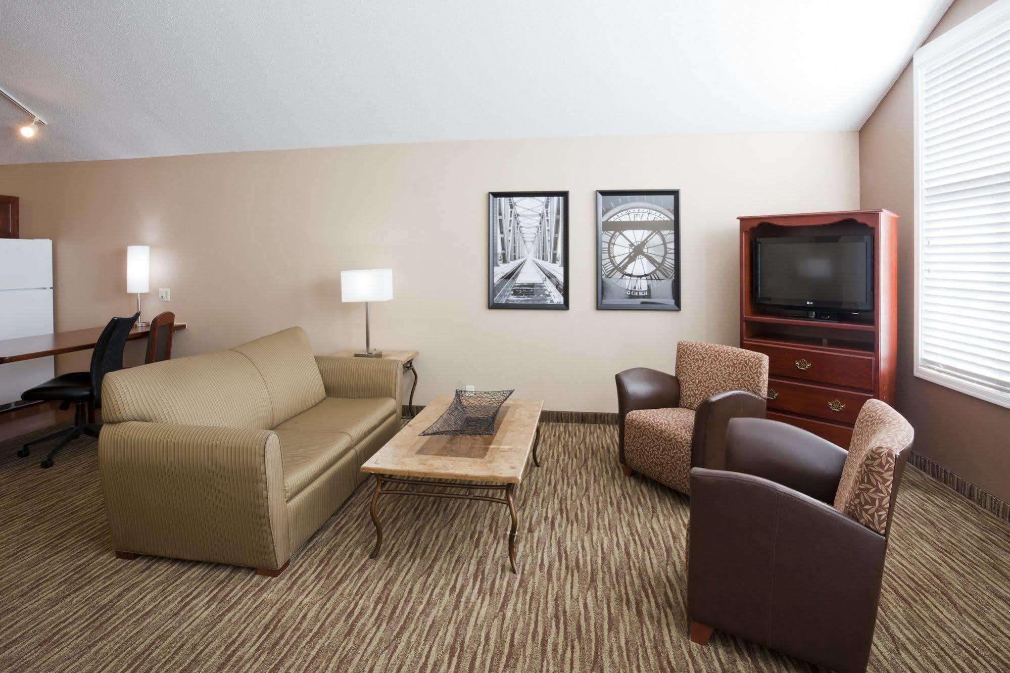 แกรนด์สเตย์ เรซิเดนเชียล สวีท โฮเต็ล - โอแคลร์ Hotel ภายนอก รูปภาพ
