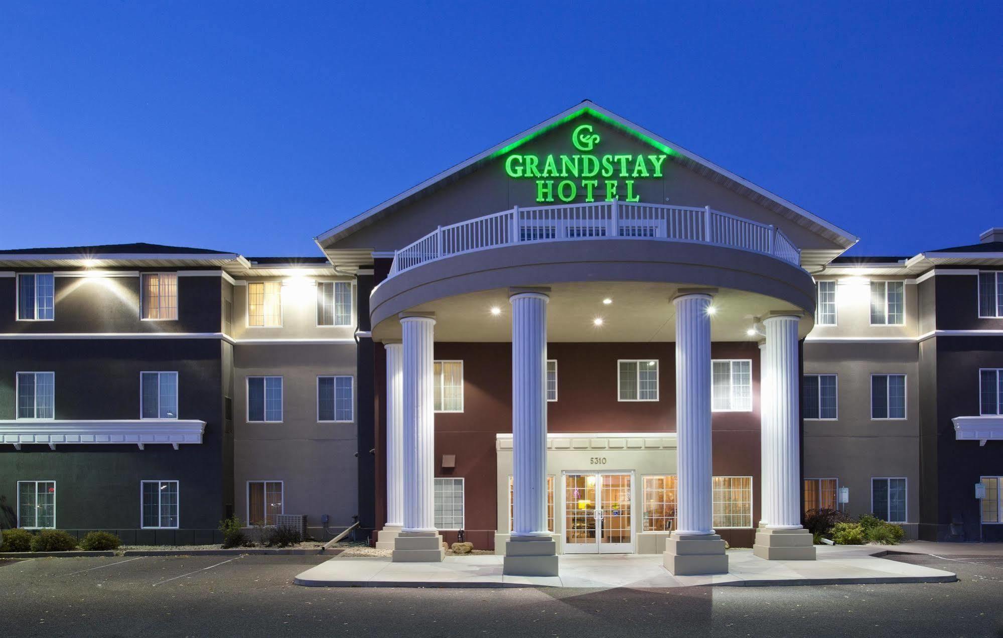 แกรนด์สเตย์ เรซิเดนเชียล สวีท โฮเต็ล - โอแคลร์ Hotel ภายนอก รูปภาพ